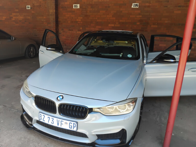 BMW 4 series stripping the headliner to access sunroof