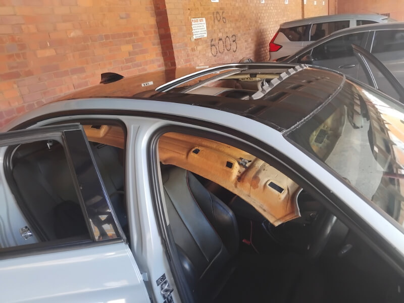 BMW 4 series unblocking sunroofwater drainage pipes